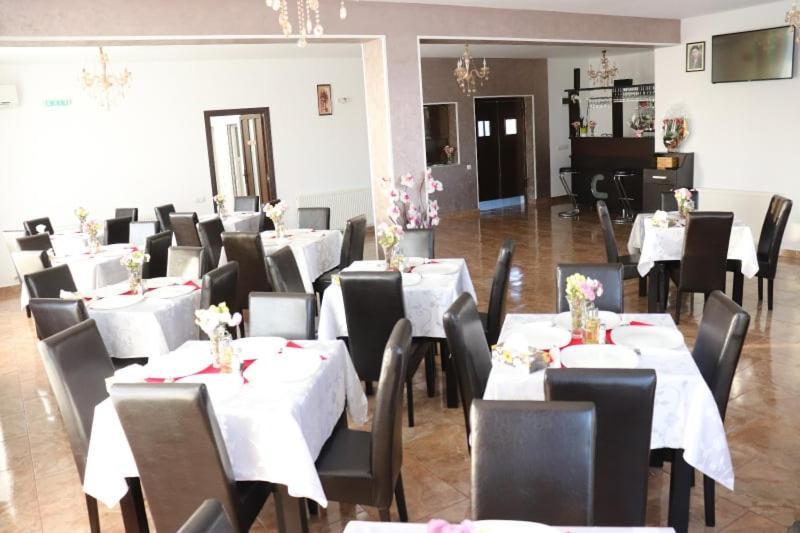 Pensiunea Maria Tania - Restaurant Mioveni Eksteriør bilde